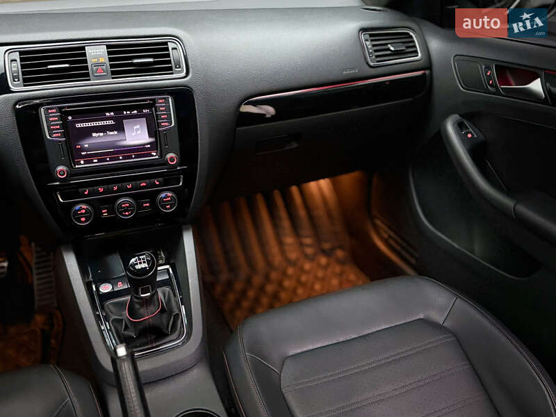 Седан Volkswagen Jetta 2016 в Харкові