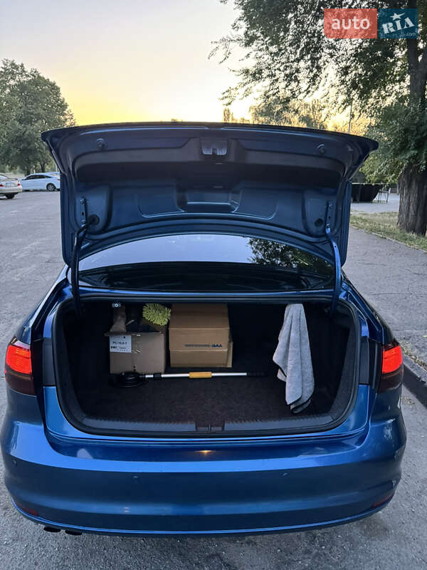 Седан Volkswagen Jetta 2015 в Запорожье