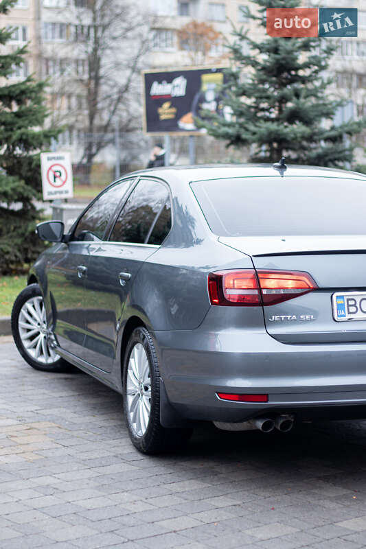 Седан Volkswagen Jetta 2015 в Львове