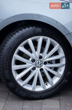 Седан Volkswagen Jetta 2015 в Львове