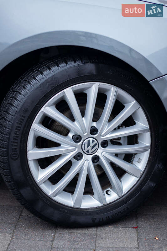 Седан Volkswagen Jetta 2015 в Львове