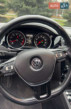 Седан Volkswagen Jetta 2015 в Львове