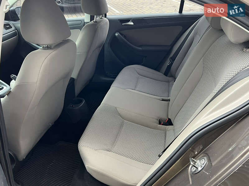 Седан Volkswagen Jetta 2010 в Чернігові