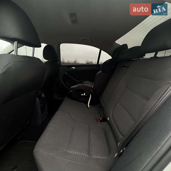 Седан Volkswagen Jetta 2011 в Пирятині