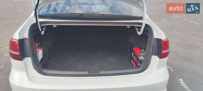 Седан Volkswagen Jetta 2015 в Житомирі