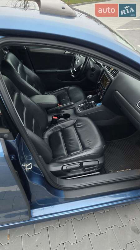 Седан Volkswagen Jetta 2015 в Ірпені