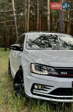 Седан Volkswagen Jetta 2015 в Павлограді