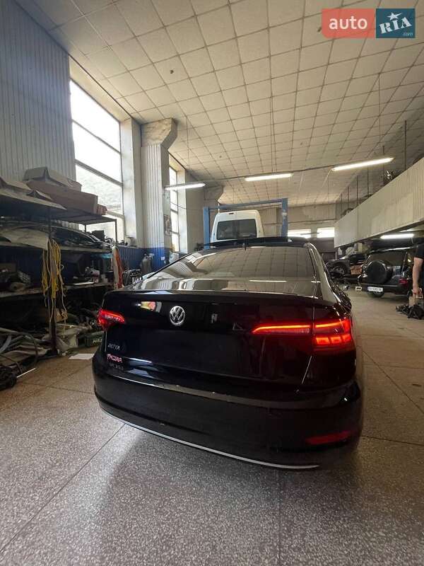 Седан Volkswagen Jetta 2019 в Сарнах