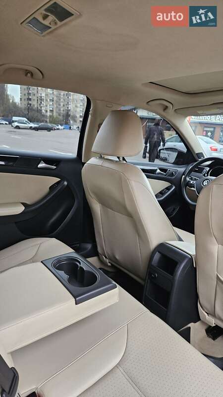 Седан Volkswagen Jetta 2015 в Киеве фото 16 Седан Volkswagen Jetta 2015 в Киеве