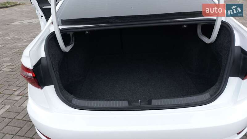 Седан Volkswagen Jetta 2021 в Запоріжжі
