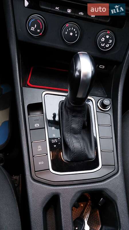 Седан Volkswagen Jetta 2021 в Запоріжжі