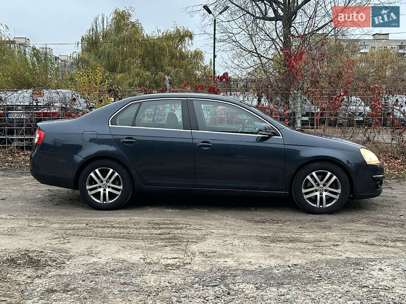 Седан Volkswagen Jetta 2008 в Києві