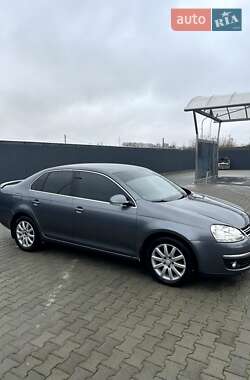 Седан Volkswagen Jetta 2005 в Летичіві