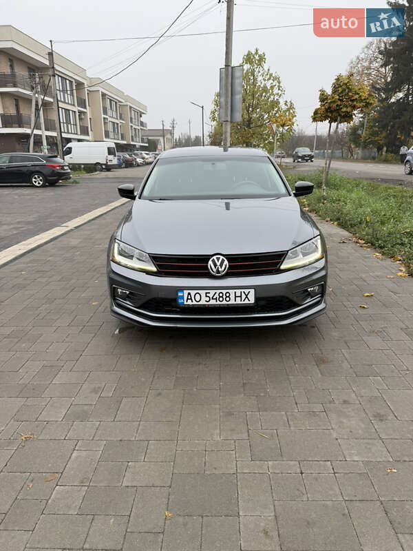 Седан Volkswagen Jetta 2017 в Ужгороде