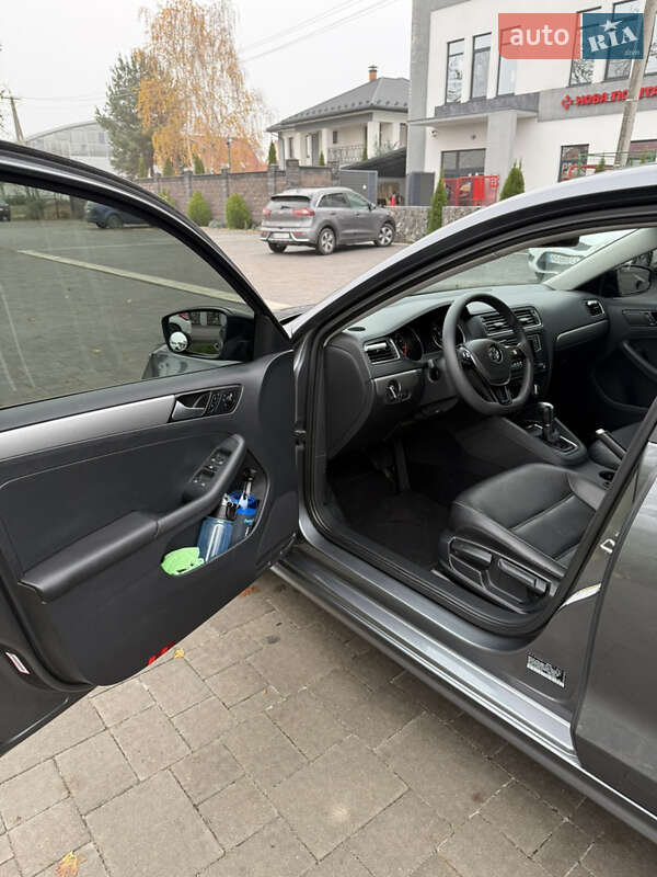 Седан Volkswagen Jetta 2017 в Ужгороде