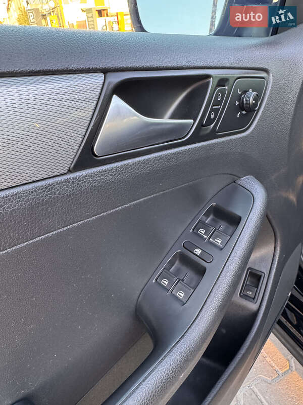 Седан Volkswagen Jetta 2016 в Києві фото 20 Седан Volkswagen Jetta 2016 в Києві