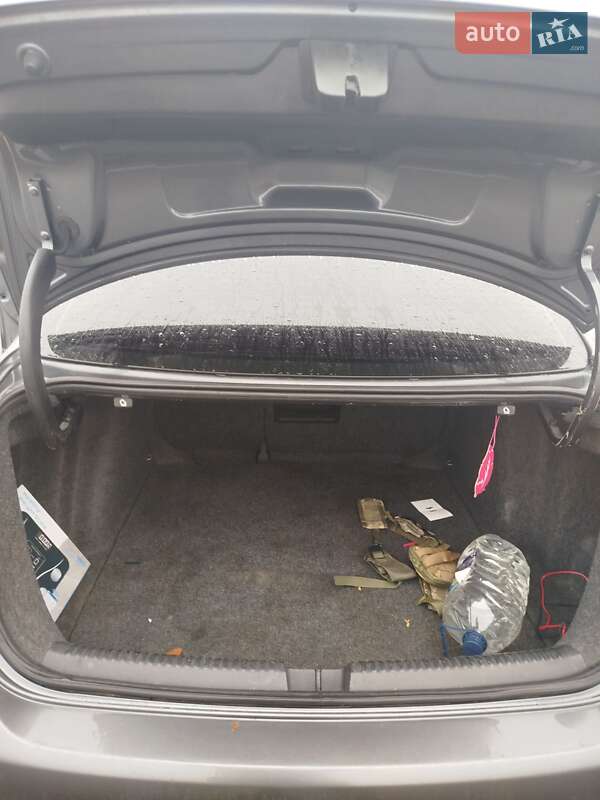 Седан Volkswagen Jetta 2012 в Лубнах