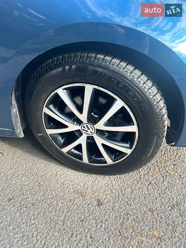 Седан Volkswagen Jetta 2016 в Львові