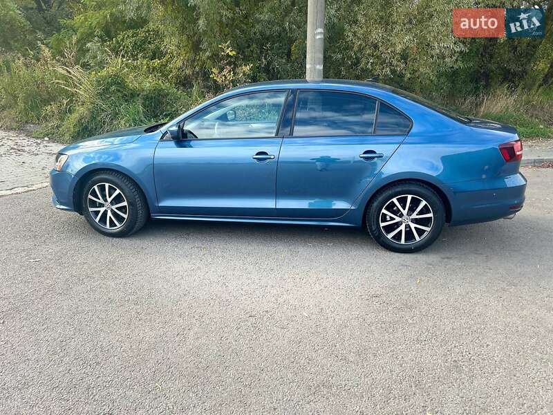 Седан Volkswagen Jetta 2016 в Львові