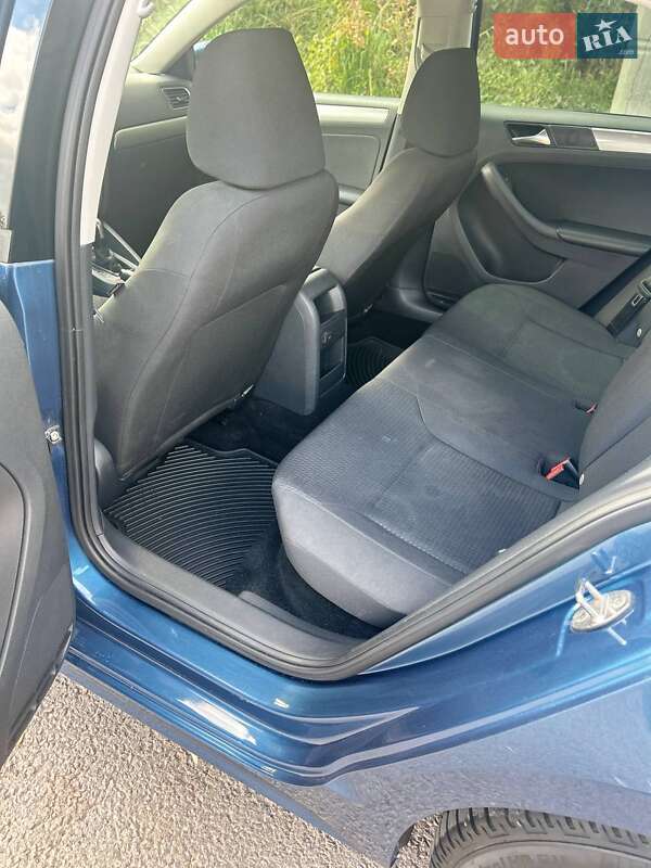 Седан Volkswagen Jetta 2016 в Львові