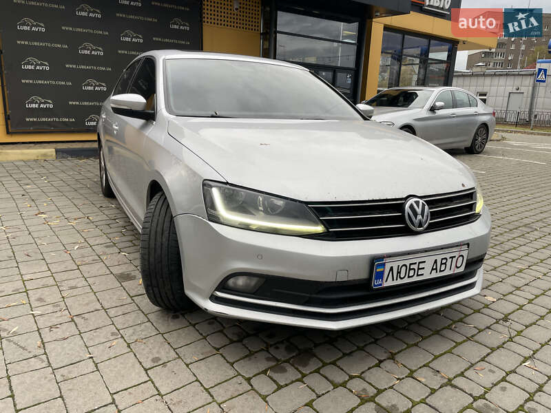 Седан Volkswagen Jetta 2016 в Львові