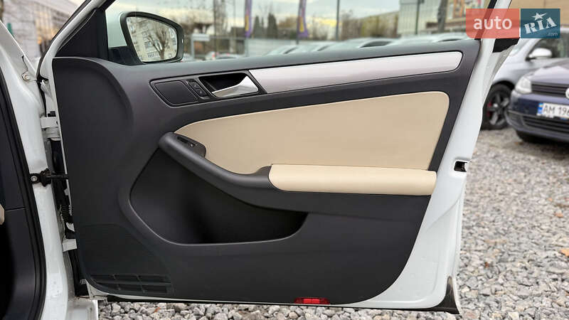 Седан Volkswagen Jetta 2017 в Бердичеве