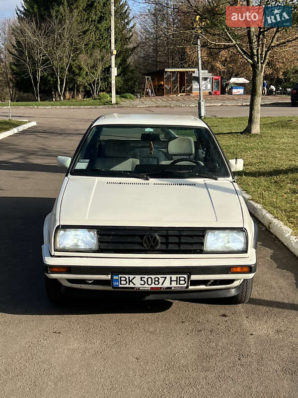 Седан Volkswagen Jetta 1987 в Рівному
