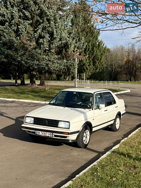 Седан Volkswagen Jetta 1987 в Рівному