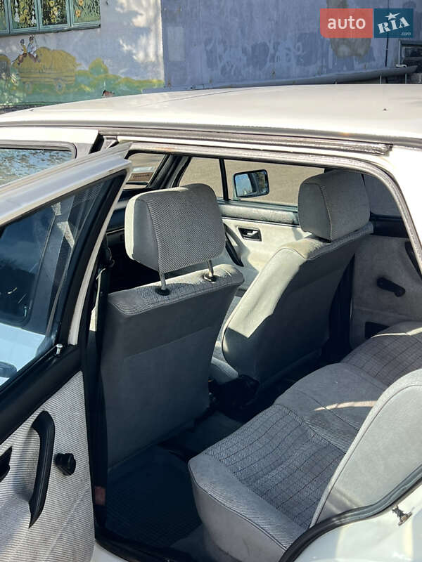 Седан Volkswagen Jetta 1987 в Рівному