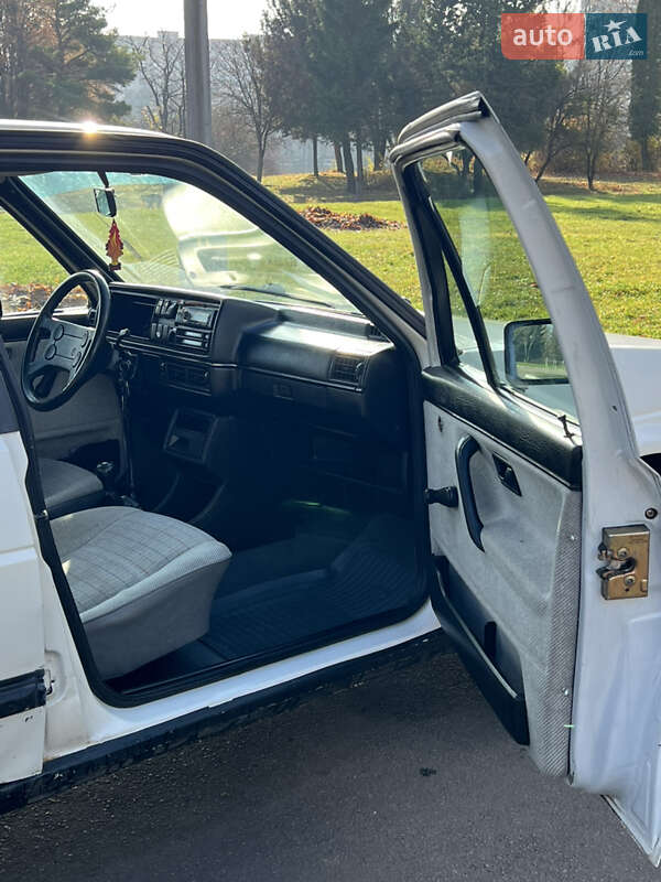 Седан Volkswagen Jetta 1987 в Рівному