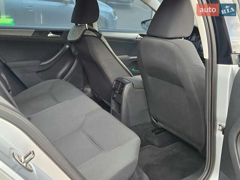 Седан Volkswagen Jetta 2012 в Киеве фото 16 Седан Volkswagen Jetta 2012 в Киеве