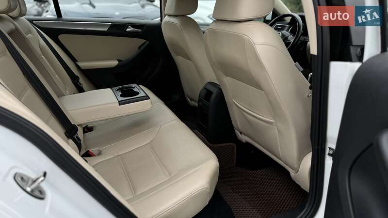 Седан Volkswagen Jetta 2016 в Киеве фото 20 Седан Volkswagen Jetta 2016 в Киеве