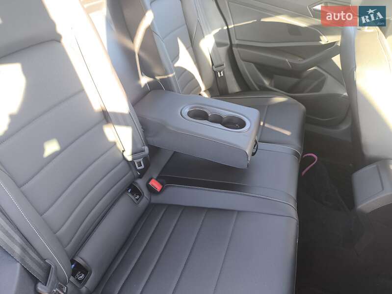 Седан Volkswagen Jetta 2023 в Львові