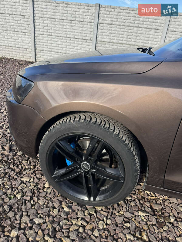 Седан Volkswagen Jetta 2011 в Бучаче