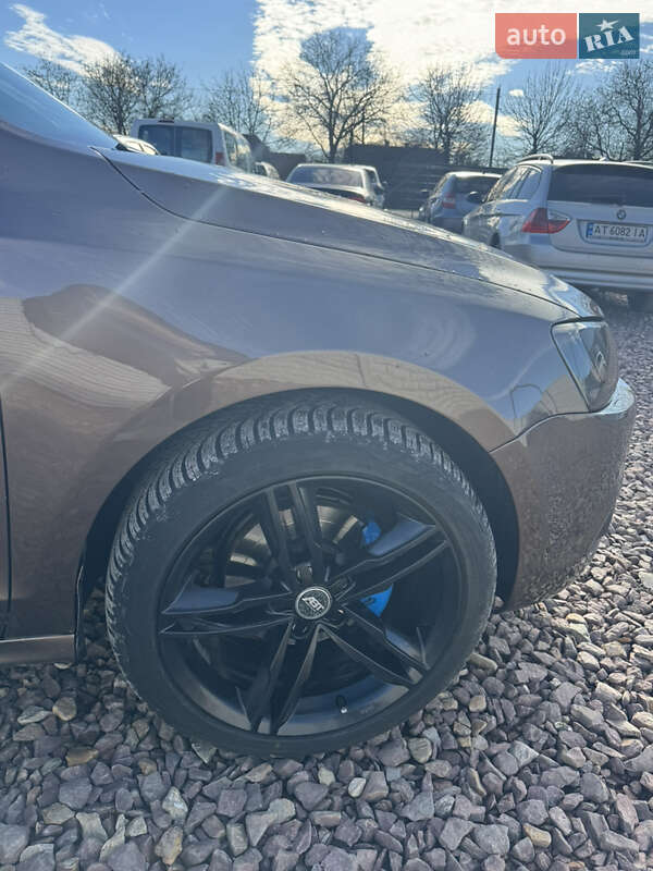 Седан Volkswagen Jetta 2011 в Бучаче