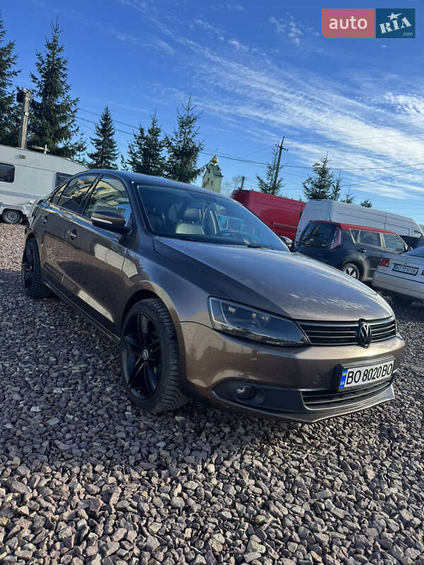 Седан Volkswagen Jetta 2011 в Бучаче