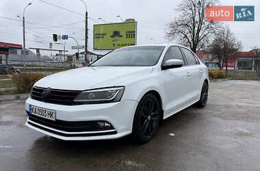 Седан Volkswagen Jetta 2015 в Чернігові