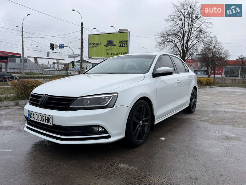 Седан Volkswagen Jetta 2015 в Чернигове