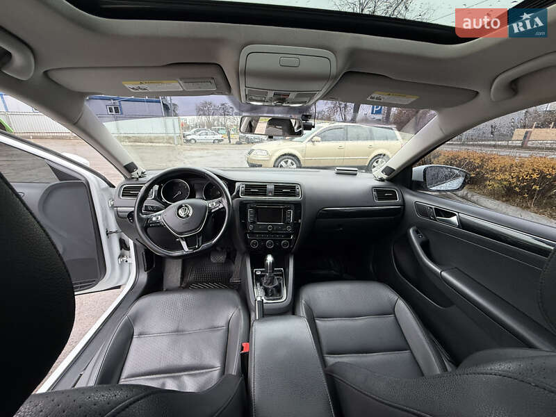 Седан Volkswagen Jetta 2015 в Чернигове