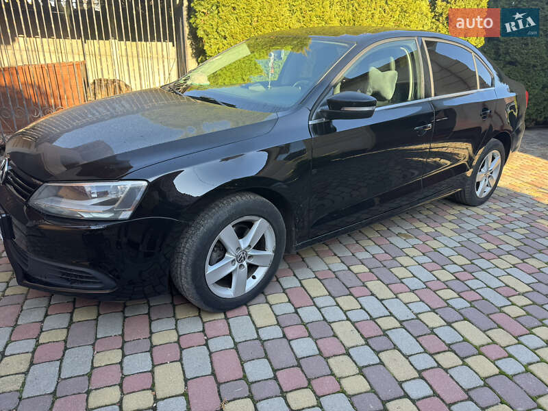 Седан Volkswagen Jetta 2013 в Рава-Руській фото Седан Volkswagen Jetta 2013 в Рава-Руській