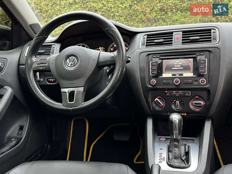 Седан Volkswagen Jetta 2012 в Днепре