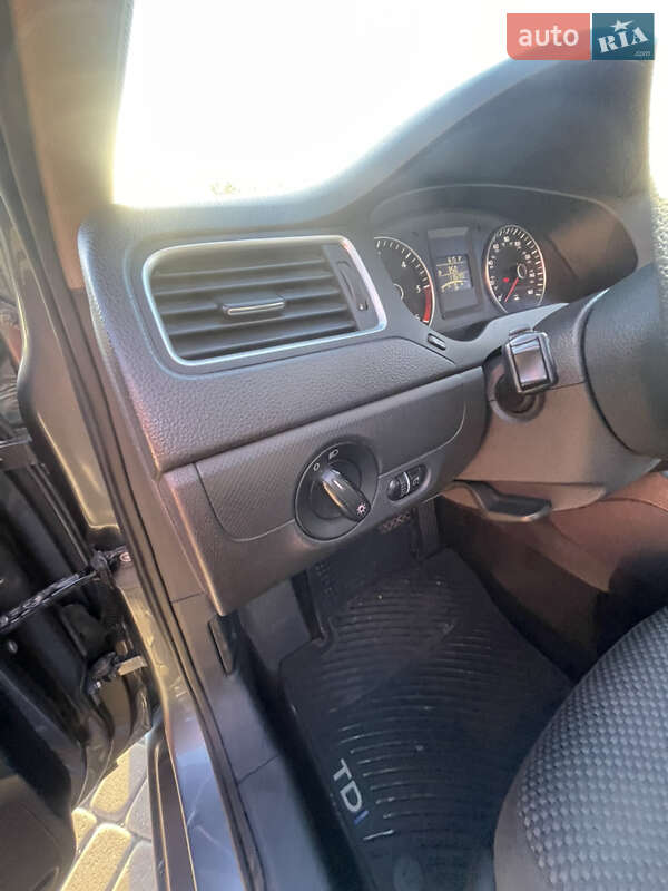 Седан Volkswagen Jetta 2014 в Львове фото 15 Седан Volkswagen Jetta 2014 в Львове