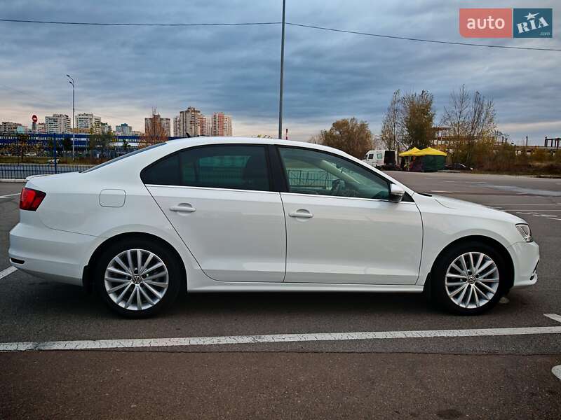 Седан Volkswagen Jetta 2016 в Киеве