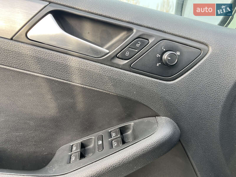 Седан Volkswagen Jetta 2015 в Киеве фото 15 Седан Volkswagen Jetta 2015 в Киеве