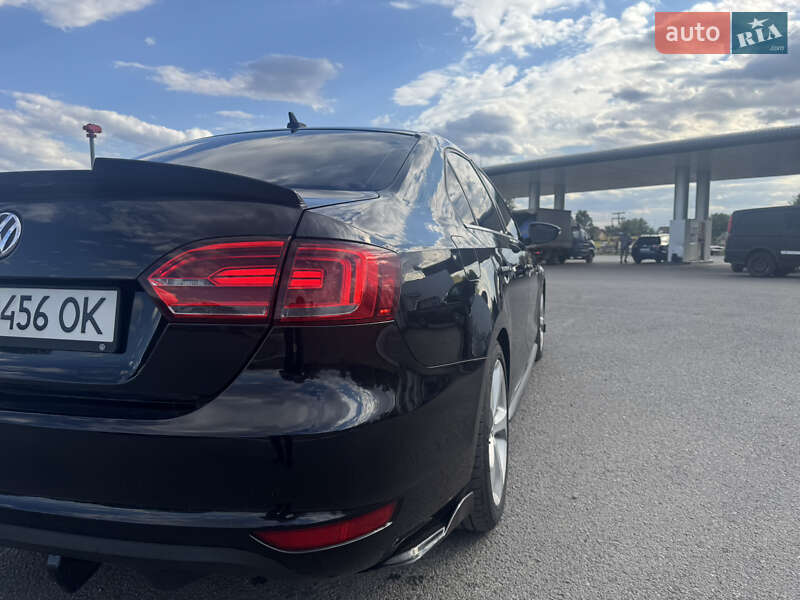 Седан Volkswagen Jetta 2014 в Днепре