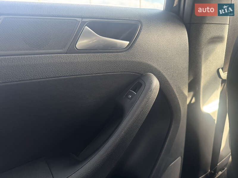 Седан Volkswagen Jetta 2014 в Днепре