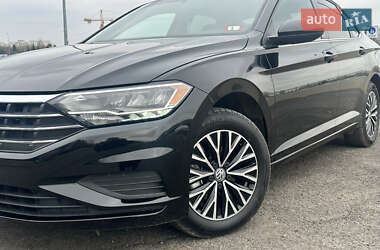 Седан Volkswagen Jetta 2019 в Львові