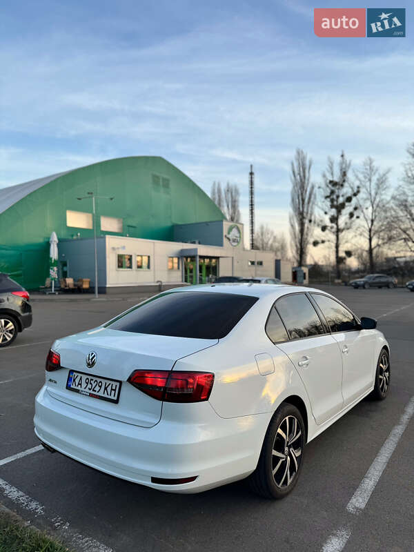 Седан Volkswagen Jetta 2015 в Києві фото 3 Седан Volkswagen Jetta 2015 в Києві