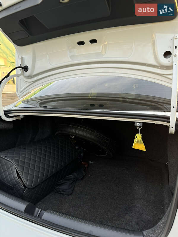 Седан Volkswagen Jetta 2015 в Києві фото 10 Седан Volkswagen Jetta 2015 в Києві