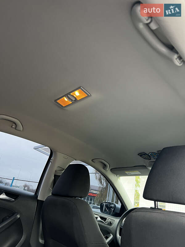 Седан Volkswagen Jetta 2012 в Вінниці